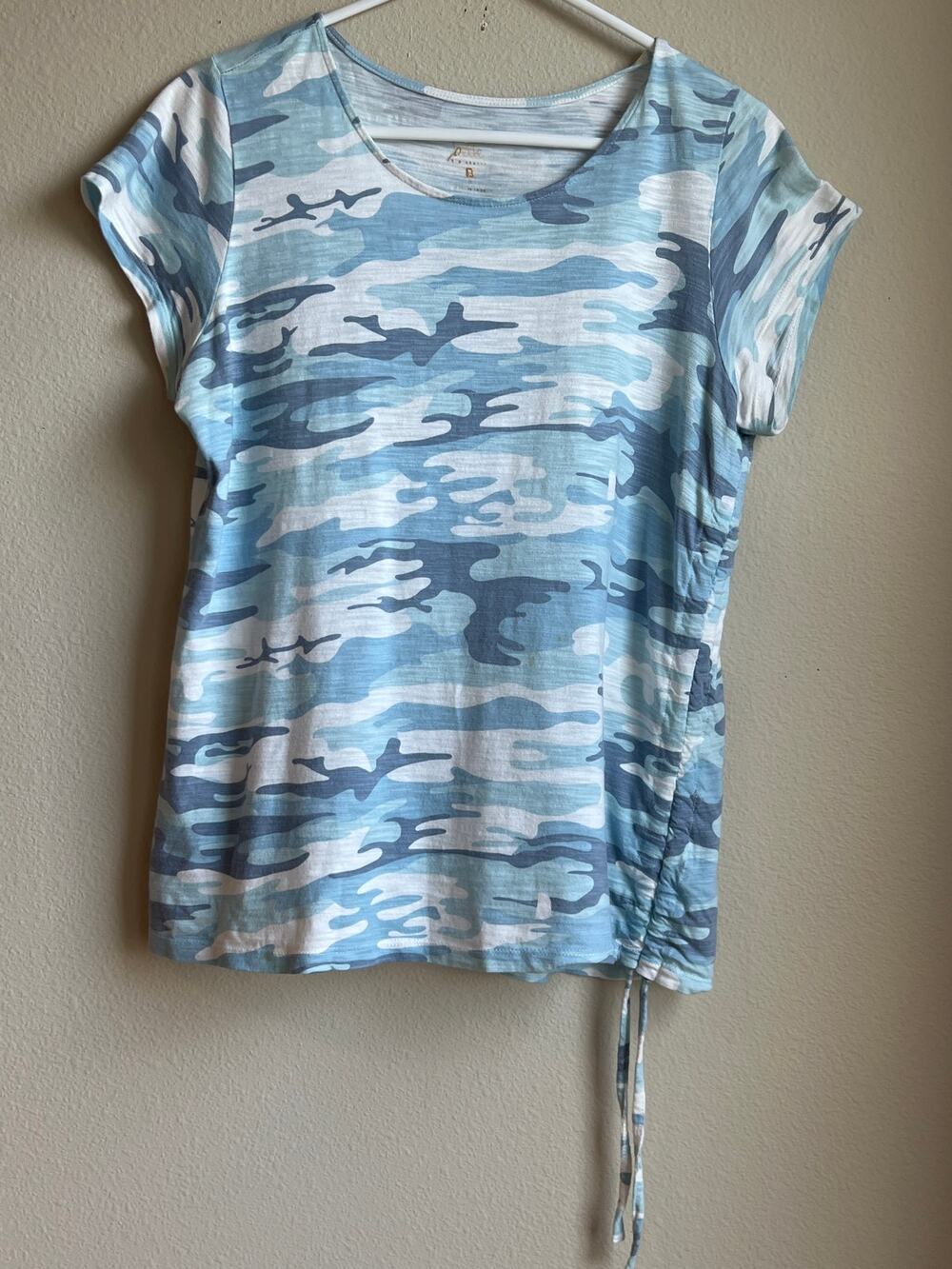 Belle by Kim Gravel Blue Camouflage Side Ruched Drawstring Slub Top Size Medium